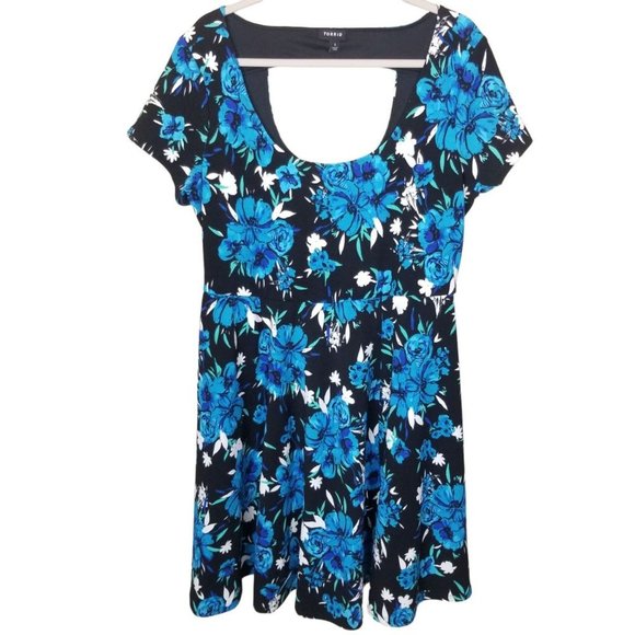 Torrid Womens 1X Black Blue Floral Open Back Short - Picture 2 of 8